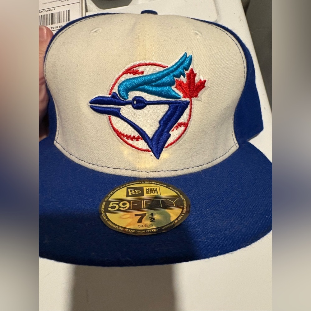 New Era fitted 59fifty Toronto Blue Jays field cap 7 1/2 New‎ - with stickers.